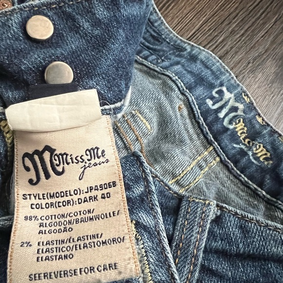 Miss Me Jeans - Picture 2 of 5